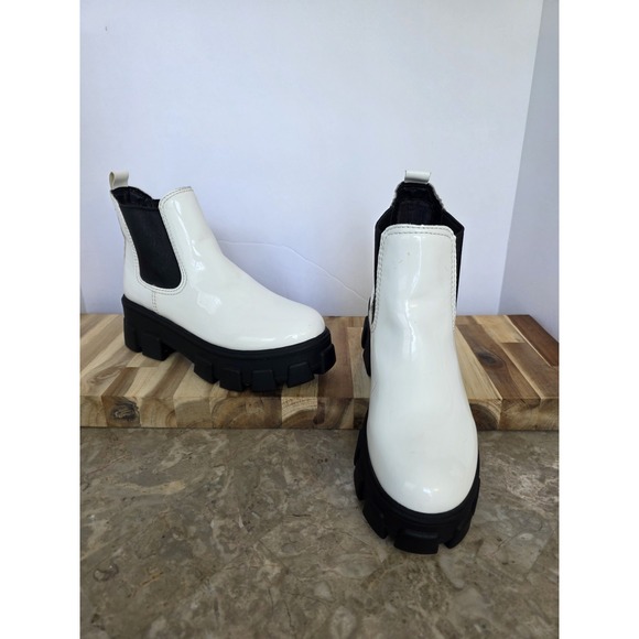 Circus‎ by Sam Edelman Darielle Lug Sole Chelsea Booties Size 7.5 White Patent - Picture 1 of 11